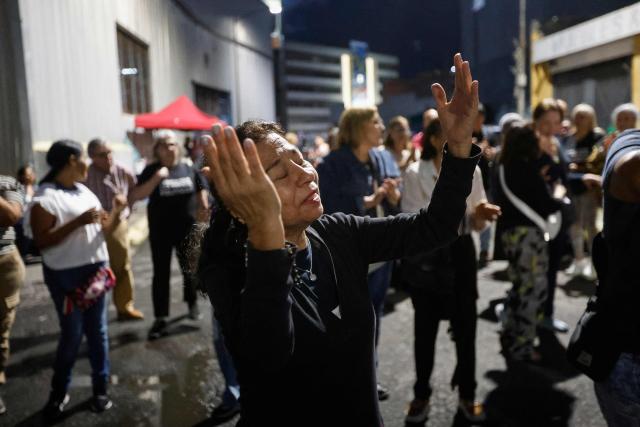A woman gestures during a demonstration to demand the release of political prisoners outside the Zone 7 prison of the Bolivarian National Police (PNB) in Caracas on January 30, 2026. (Photo by Pedro MATTEY / AFP)