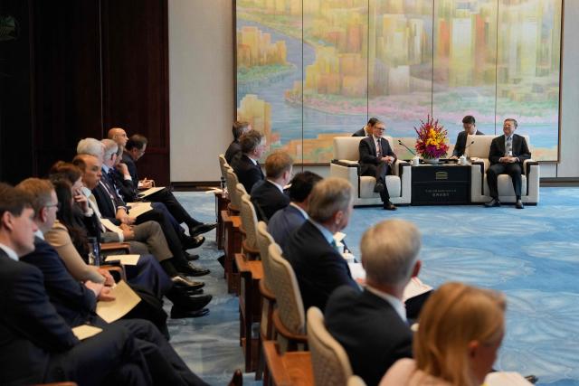 Britain's Prime Minister Keir Starmer talks with Shanghai Party Secretary Chen Jining during a bilateral meeting in Shanghai on January 31, 2026. (Photo by Kin Cheung / POOL / AFP)