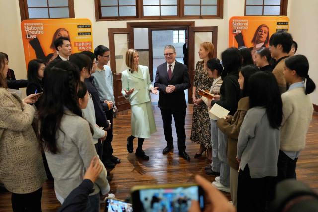 Britain's Prime Minister Keir Starmer and British actor-producer Rosamund Pike meet with Chinese performing arts students at the Design Innovation Institute Shanghai, in Shanghai on January 31, 2026. (Photo by Kin Cheung / POOL / AFP)