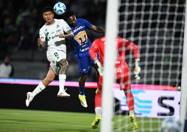 Santos' Argentine defender #02 Bruno Amione (L) and Pumas' Colombian defender #77 Alvaro Angulo (R) fight for the ball during the Liga MX Clausura match between Pumas and Santos at Olimpico Universitario Stadium in Mexico City on January 30, 2026. (Photo by Carl DE SOUZA / AFP)