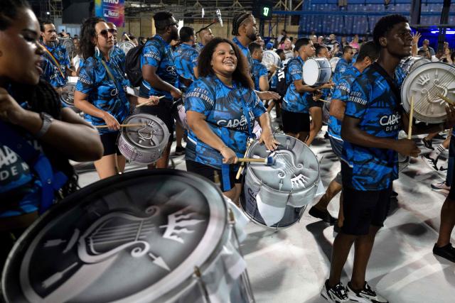 Revelers from the Academicos de Niteroi samba school parade during a technical rehearsal at the Sapucai sambadrome in Rio de Janeiro, Brazil on January 30, 2026. Academicos de Niteroi present an artistic proposal that pays tribute to Brazil's President Luiz Inacio Lula da Silva. (Photo by Pablo PORCIUNCULA / AFP)