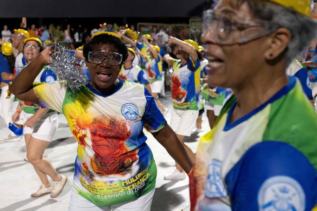 Revelers from the Academicos de Niteroi samba school parade during a technical rehearsal at the Sapucai sambadrome in Rio de Janeiro, Brazil on January 30, 2026. Academicos de Niteroi present an artistic proposal that pays tribute to Brazil's President Luiz Inacio Lula da Silva. (Photo by Pablo PORCIUNCULA / AFP)