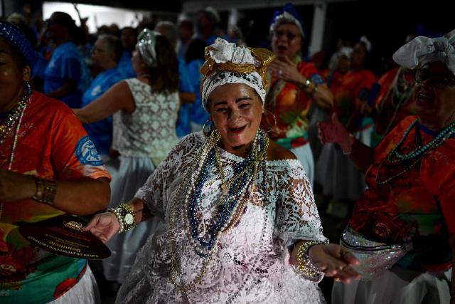 Revelers from the Academicos de Niteroi samba school rehearse in Niteroi, Brazil on January 30, 2026. Academicos de Niteroi present an artistic proposal that pays tribute to Brazil's President Luiz Inacio Lula da Silva. (Photo by Pablo PORCIUNCULA / AFP)