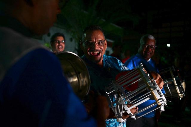 Revelers from the Academicos de Niteroi samba school rehearse in Niteroi, Brazil on January 30, 2026. Academicos de Niteroi present an artistic proposal that pays tribute to Brazil's President Luiz Inacio Lula da Silva. (Photo by Pablo PORCIUNCULA / AFP)