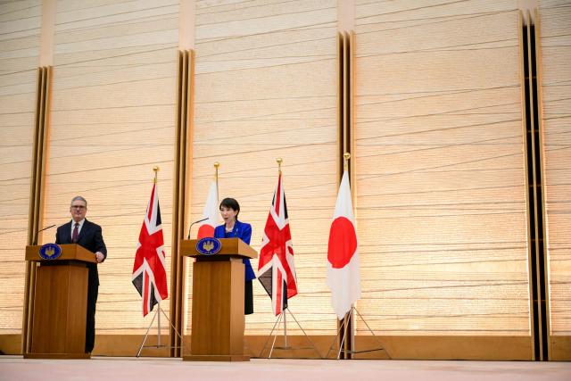 Japan's Prime Minister Sanae Takaichi (R) and Britain's Prime Minister Keir Starmer take part in a joint press conference to deliver media statements after their bilateral meeting at the Prime Minister's Office in Tokyo on January 31, 2026. (Photo by Yuichi YAMAZAKI / POOL / AFP)