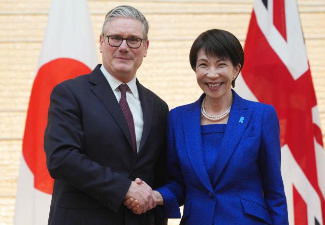 British Prime Minister Keir Starmer (L) and Japanese Prime Minister Sanae Takaichi shake hands after their joint press conference following their bilateral meeting at the Prime Minister's Office in Tokyo on January 31, 2026. (Photo by Carl Court / POOL / AFP)