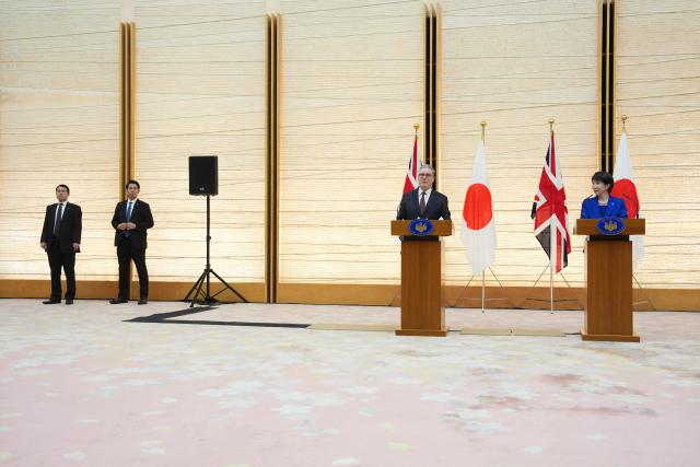 British Prime Minister Keir Starmer (L) and Japanese Prime Minister Sanae Takaichi take part in a joint press conference after their bilateral meeting at the Prime Minister's Office in Tokyo on January 31, 2026. (Photo by Carl Court / POOL / AFP)