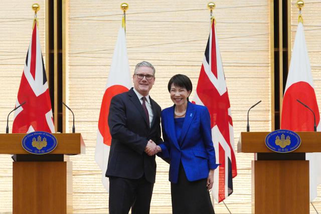 British Prime Minister Keir Starmer (L) and Japanese Prime Minister Sanae Takaichi shake hands after their joint press conference following their bilateral meeting at the Prime Minister's Office in Tokyo on January 31, 2026. (Photo by Carl Court / POOL / AFP)