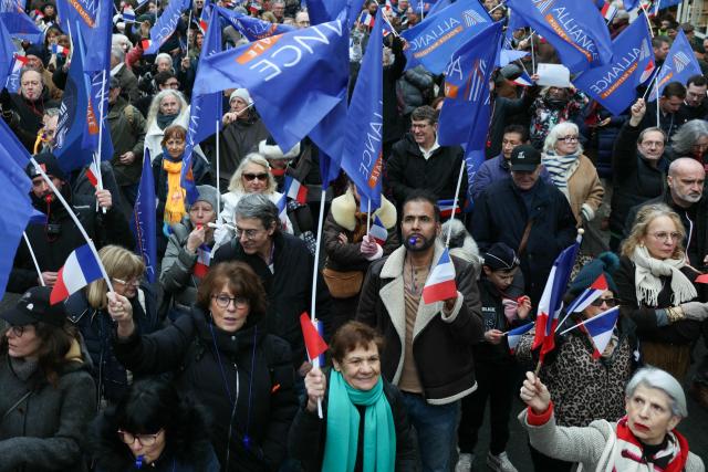 Protesters hold banners while taking part in a demonstration called by the union Alliance Police Nationale to denounce the lack of ressources in their corporation in Paris on January 31, 2026. (Photo by Alain JOCARD / AFP)