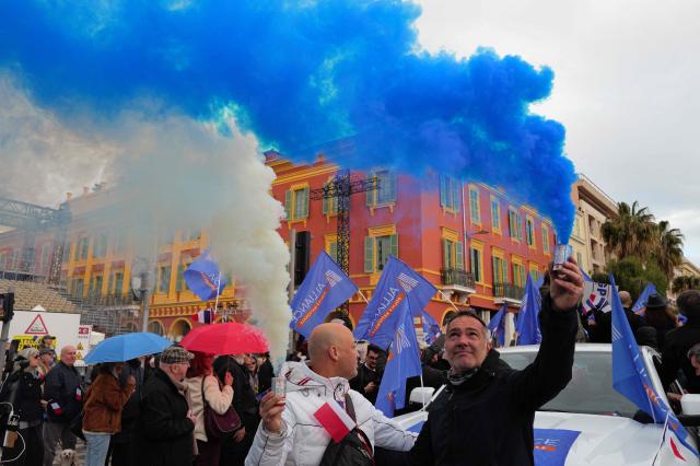Police officers and citizens take part in a demonstration called by the union Alliance Police Nationale to denounce the lack of ressources in their corporation in Nice on January 31, 2026. (Photo by Valery HACHE / AFP)