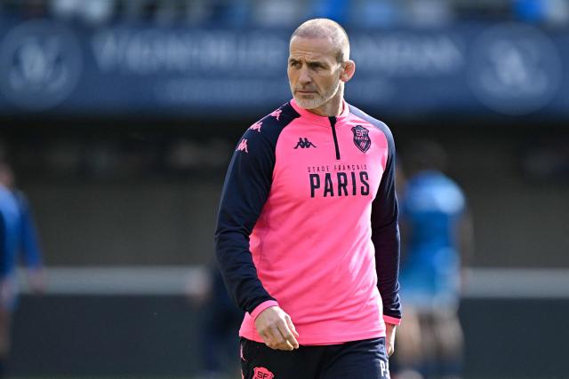 Stade Francais' head coach Paul Gustard attends the warm up session before the French Top14 rugby union match between Montpellier Herault Rugby and Stade Francais Paris at the GGL Stadium in Montpellier, southern France on January 31, 2026. (Photo by Gabriel BOUYS / AFP)