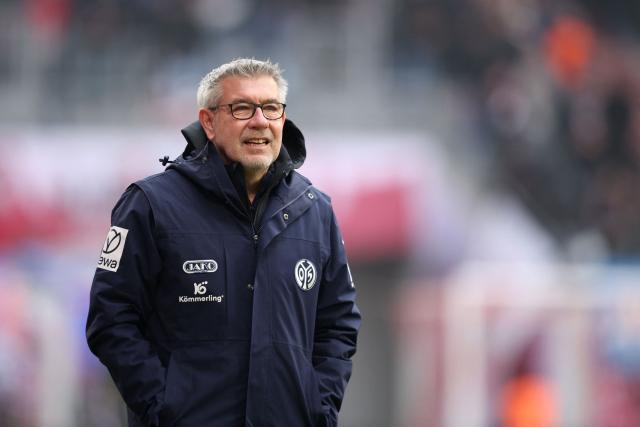 Mainz' Swiss head coach Urs Fischer looks on prior to the German first division Bundesliga football match between RB Leipzig and Mainz 05 in Leipzig, eastern Germany, on January 31, 2026. (Photo by Ronny HARTMANN / AFP) / DFL REGULATIONS PROHIBIT ANY USE OF PHOTOGRAPHS AS IMAGE SEQUENCES AND/OR QUASI-VIDEO