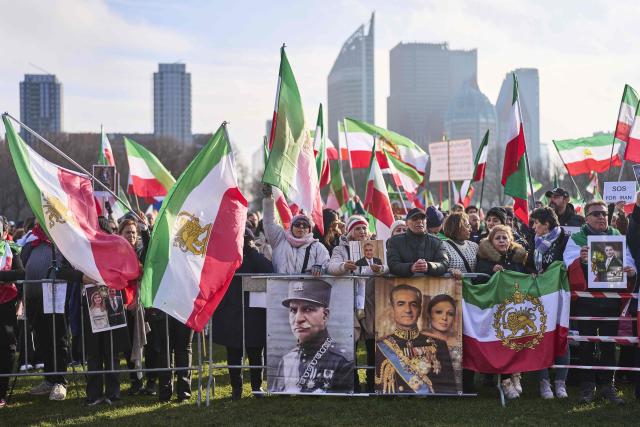 Protesters hold Iranian flags and a portrait of Iran's former shah Mohammad Reza Pahlavi and his widow Farah Pahlavi during a demonstration in support of the Iranian people in The Hague on January 31, 2026. (Photo by Phil Nijhuis / various sources / AFP) / Netherlands OUT