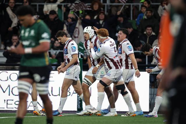 Bordeaux-Begles' French number eight Temo Matiu (C) celebrates with teammates after scoring a try during the French Top14 rugby union match between US Montauban and Union Bordeaux-Begles (UBB) at Stade Sapiac in Montauban, south-western France on January 31, 2026. (Photo by Valentine CHAPUIS / AFP)