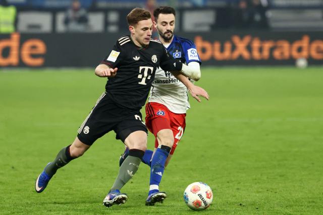 Bayern Munich's German midfielder #06 Joshua Kimmich (L) and Hamburg's Portuguese midfielder #20 Fabio Vieira vie for the ball during the German first division Bundesliga football match between Hamburger SV and FC Bayern Munich in Hamburg, northern Germany on January 31, 2026. (Photo by IBRAHIM OT / AFP) / DFL REGULATIONS PROHIBIT ANY USE OF PHOTOGRAPHS AS IMAGE SEQUENCES AND/OR QUASI-VIDEO