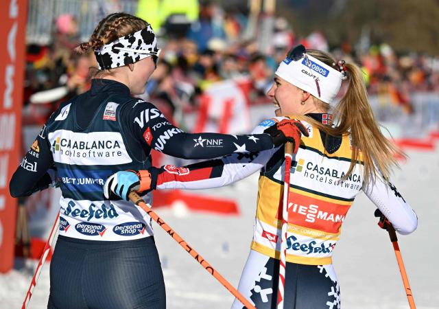 Norway's Ida Marie Hagen (R) celebrates with second placed USA's Alexa Brabec after the Women's Individual Gundersen Normal Hill HS109/7,5km event of the FIS Nordic Combined World Cup in Seefeld, Austria, on February 1, 2026. (Photo by BARBARA GINDL / APA / AFP) / Austria OUT