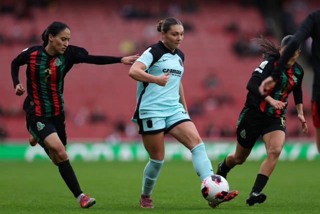 Gotham City's US forward #34 Khyah Harper passes the ball during the FIFA Women's Champions Cup third place play off football match between ASFAR (Association Sportive des Forces Armees Royales - Royal Army Club) and Gotham FC at the Emirates Stadium in London on February 1, 2026. (Photo by Adrian Dennis / AFP)