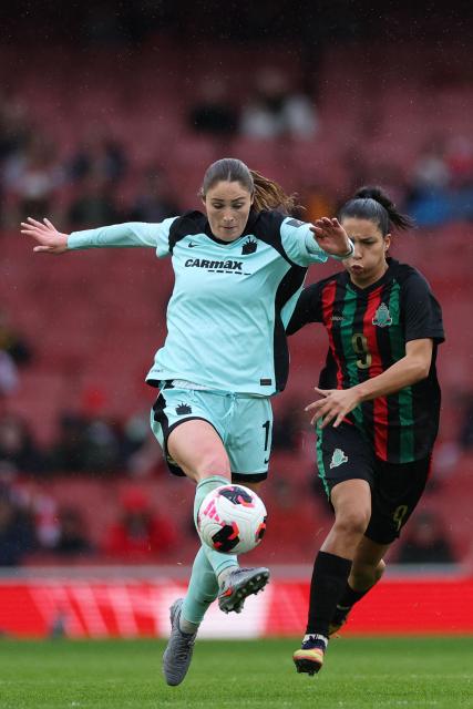 Gotham City's US defender #15 Tierna Davidson (L) vies with ASFAR's Moroccan forward #09 Safa Banouk (R) during the FIFA Women's Champions Cup third place play off football match between ASFAR (Association Sportive des Forces Armees Royales - Royal Army Club) and Gotham FC at the Emirates Stadium in London on February 1, 2026. (Photo by Adrian Dennis / AFP)