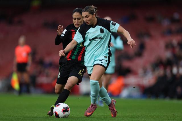Gotham City's US forward #34 Khyah Harper (R) vies with ASFAR's Moroccan defender #02 Zineb Redouani (L) during the FIFA Women's Champions Cup third place play off football match between ASFAR (Association Sportive des Forces Armees Royales - Royal Army Club) and Gotham FC at the Emirates Stadium in London on February 1, 2026. (Photo by Adrian Dennis / AFP)