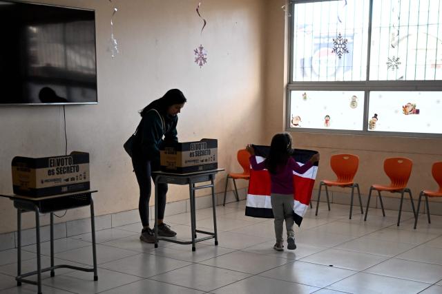 A woman votes at a polling station during the presidential election in San Jose on February 1, 2026. Costa Rica, a beacon of stability in Central America that is battling a surge in violence related to drug trafficking, opened its polls on February 1 for elections that are expected to bring a tough-on-crime right-winger to power. (Photo by MARVIN RECINOS / AFP)