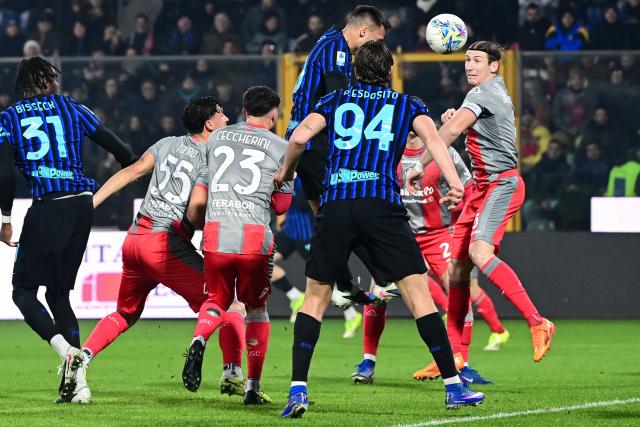 Inter Milan's Argentinian forward #10 Lautaro Martinez (C) scores his team's first goal during the Italian Serie A football match between US Cremonese and Inter Milan at the Giovanni Zini Stadium in Cremona, northern Italy, on February 1, 2026. (Photo by Piero CRUCIATTI / AFP)