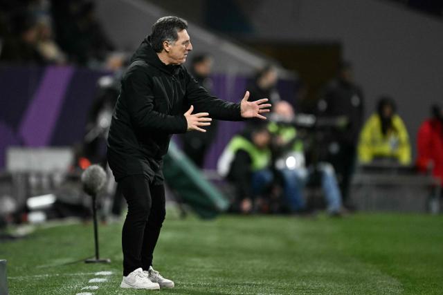 Auxerre’s French coach Christophe Pelissier gestures during the French L1 football match between Toulouse FC and AJ Auxerre at the TFC Stadium in Toulouse, southwestern France, on February 1, 2026. (Photo by Lionel BONAVENTURE / AFP)
