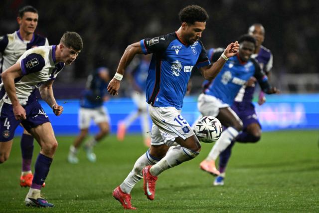 Auxerre’s Cameroonian forward #19 Danny Namaso runs with the ball during the French L1 football match between Toulouse FC and AJ Auxerre at the TFC Stadium in Toulouse, southwestern France, on February 1, 2026. (Photo by Lionel BONAVENTURE / AFP)