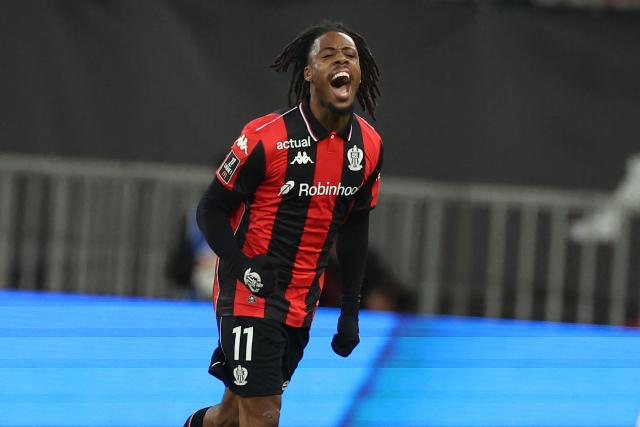 Nice’s French forward #11 Elye Wahi (L) celebrates after scoring a goal during the French L1 football match between OGC Nice and Stade Brestois 29 (Brest) at the Allianz Riviera Stadium in Nice, south-eastern France, on February 1, 2026.  (Photo by Valery HACHE / AFP)