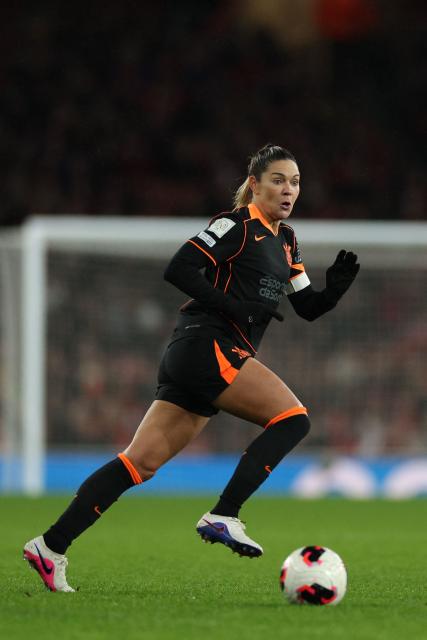 Corinthians' Brazilian midfielder #10 Gabi Zanotti passes the ball during the FIFA Women's Champions Cup final football match between Arsenal and Corinthians at the Emirates Stadium in London on February 1, 2026. (Photo by Adrian Dennis / AFP)