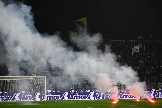 Light flares are thrown on the pitch prior to the Italian Serie A football match between US Cremonese and Inter Milan at the Giovanni Zini Stadium in Cremona, northern Italy, on February 1, 2026. (Photo by Piero CRUCIATTI / AFP)