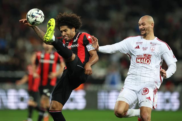 Nice's Brazilian defender #04 Dante kicks the ball during the French L1 football match between OGC Nice and Stade Brestois at the Allianz Riviera Stadium in Nice, south-eastern France, on February 1, 2026. (Photo by Valery HACHE / AFP)