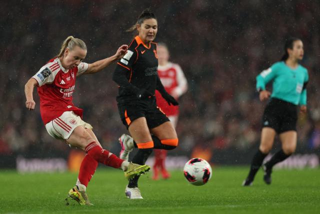 Arsenal's English striker #09 Beth Mead shoots but fails to score during the FIFA Women's Champions Cup final football match between Arsenal and Corinthians at the Emirates Stadium in London on February 1, 2026. (Photo by Adrian Dennis / AFP)