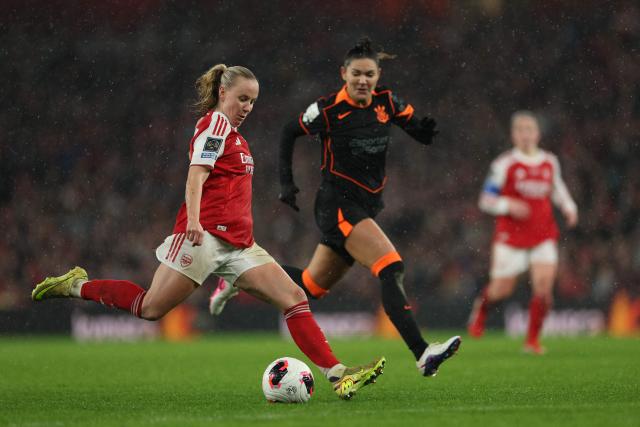 Arsenal's English striker #09 Beth Mead shoots but fails to score during the FIFA Women's Champions Cup final football match between Arsenal and Corinthians at the Emirates Stadium in London on February 1, 2026. (Photo by Adrian Dennis / AFP)