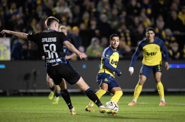 Club Brugge's Belgian defender #58 Jorne Spileers (L) fights for the ball with Royale Union Saint-Gilloise's Belgian midfielder #10 Anouar Ait El Hadj during the Belgian Pro League football match between Royale Union Saint-Gilloise and Club Brugge at the Joseph-Marien Stadium in Brussels on February 1, 2026. (Photo by JOHN THYS / Belga / AFP) / Belgium OUT