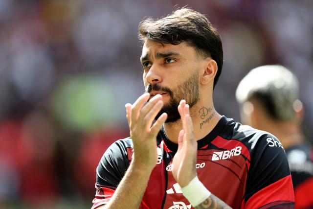 Flamengo's midfielder #20 Lucas Paqueta applauds before the start of the Supercopa do Brasil 2026 final football match between Flamengo and Corinthians at the Arena BRB Mane Garrincha stadium in Brasilia on February 1, 2026. (Photo by Sergio Lima / AFP)