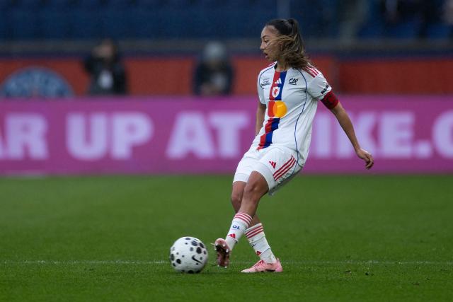 Lyon's French defender #04 Selma Bacha passes the ball during the French Women L1 football match between Paris Saint-Germain (PSG) and OL Lyonnes (Lyon) at the Parc des Princes in Paris on February 1, 2026. (Photo by Sébastien DUPUY / AFP)