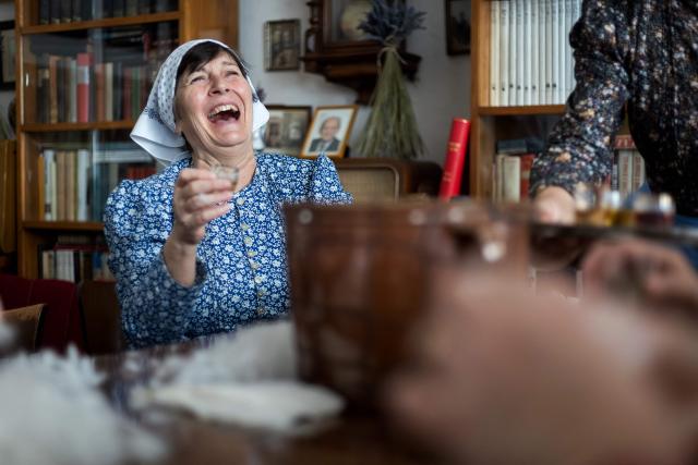 Women toast as they gather for the traditional feather plucking in Kobyli, South Moravia, on February 1, 2026. In Kobyli, women gather to pluck feathers from geese and ducks by hand. For over twenty years, women have been meeting every winter to follow this tradition. (Photo by Radek MICA / AFP)