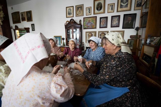 Women in traditional dresses gather for the traditional feather plucking in Kobyli, South Moravia, on February 1, 2026. In Kobyli, women gather to pluck feathers from geese and ducks by hand. For over twenty years, women have been meeting every winter to follow this tradition. (Photo by Radek MICA / AFP)