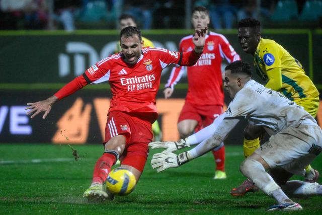 SL Benfica's Greek forward #14 Vangelis Pavlidis (L) tries to score as Tondela's Brazilian goalkeeper #31 Bernardo Fontes defends during the Portuguese League football match between CD Tondela and SL Benfica at the Joao Cardoso stadium in Tondela on February 1, 2026. (Photo by Miguel RIOPA / AFP)