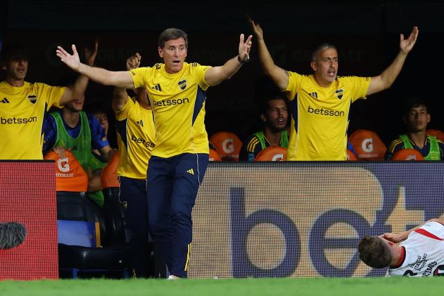 Boca Juniors' head coach Claudio Ubeda gestures during the Argentine Professional Football League 2026 Apertura Tournament match between Boca Juniors and Newell's Old Boys at La Bombonera stadium in Buenos Aires on February 1, 2026. (Photo by ALEJANDRO PAGNI / AFP)