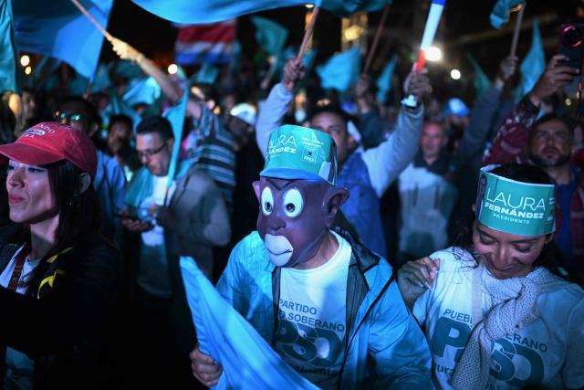 Supporters of Costa Rica’s presidential candidate from the Sovereign People Party, Laura Fernandez, wait for the results of the presidential election outside the Aurola Hotel in San Jose on February 1, 2026. Voters in Costa Rica, a beacon of stability in Central America threatened by a surge in drug-related violence, went to the polls in general elections that are expected to bring a tough-on-crime right-winger to power. (Photo by MARVIN RECINOS / AFP)