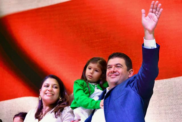 Costa Rica’s presidential candidate from the Liberation Party, Alvaro Ramos, waves to supporters during his concession speech after the presidential election results at the Crowne Plaza Corobici hotel in San Jose on February 1, 2026. Right-wing law-and-order candidate Laura Fernandez enjoyed a commanding lead in the country's presidential election, according to partial results from the February 1 vote, which was dominated by concern over drug-related crime. (Photo by EZEQUIEL BECERRA / AFP)