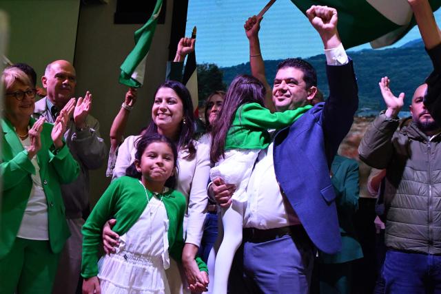 Costa Rica’s presidential candidate from the Liberation Party, Alvaro Ramos, gestures to supporters next to his family during his concession speech after the presidential election results at the Crowne Plaza Corobici hotel in San Jose on February 1, 2026. Right-wing law-and-order candidate Laura Fernandez enjoyed a commanding lead in the country's presidential election, according to partial results from the February 1 vote, which was dominated by concern over drug-related crime. (Photo by EZEQUIEL BECERRA / AFP)