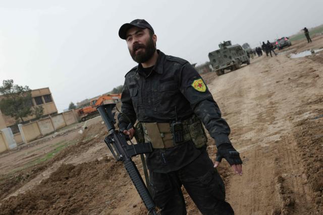 A Kurdish SDF soldier stands guard as Syrian government internal security forces enter the northeastern Syrian city of Hasakeh on February 2, 2026. Damascus and Kurdish forces reached a comprehensive agreement on on January 30,2026, to gradually integrate the Kurds' military and civilian institutions into the state, after the minority ceded territory to advancing government forces in recent weeks. (Photo by Bakr ALkasem / AFP)