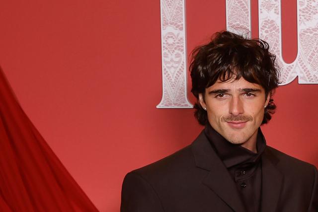 US actor Jacob Elordi poses during a photocall before the screening of the movie 'Wuthering Heights' at the Grand Rex theater in Paris on February 2, 2026. (Photo by GEOFFROY VAN DER HASSELT / AFP)
