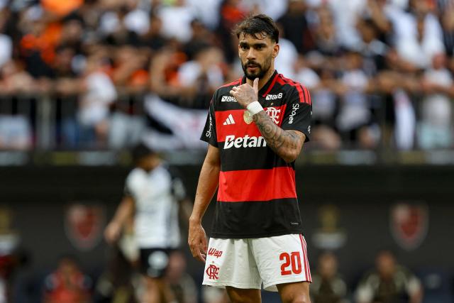 (FILES) Flamengo's midfielder #20 Lucas Paqueta reacts during the Supercopa do Brasil 2026 final football match between Flamengo and Corinthians at the Arena BRB Mane Garrincha stadium in Brasilia on February 1, 2026. South American football's record signing, Lucas Paqueta, said on February 2, 2026, that he hopes to quickly turn the page on Flamengo's 2-0 defeat to Corinthians in the Brazilian Supercopa, his debut after having done ‘everything possible and impossible’ to return to the team. (Photo by Sergio Lima / AFP)