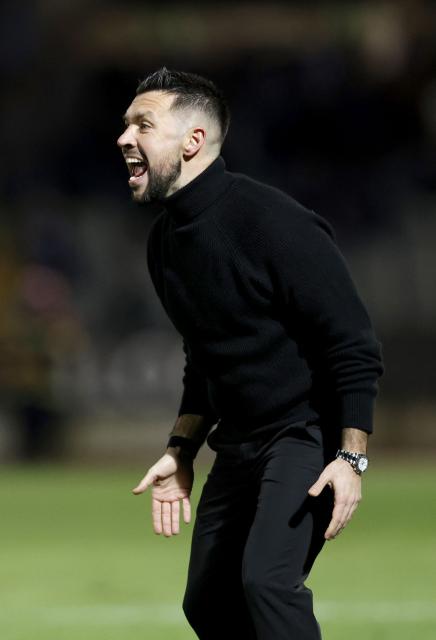FC Porto's Italian coach Francesco Farioli gestures on the touchline during the Portuguese League football match between Casa Pia AC and FC Porto at Rio Maior's municipal stadium, on February 2, 2026. (Photo by FILIPE AMORIM / AFP)
