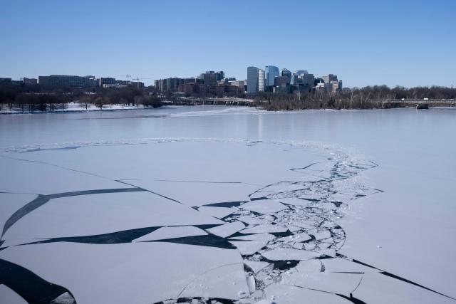 Ice cracks over the Potomac River in Washington, DC, on February 2, 2026. (Photo by Brendan Smialowski / AFP)