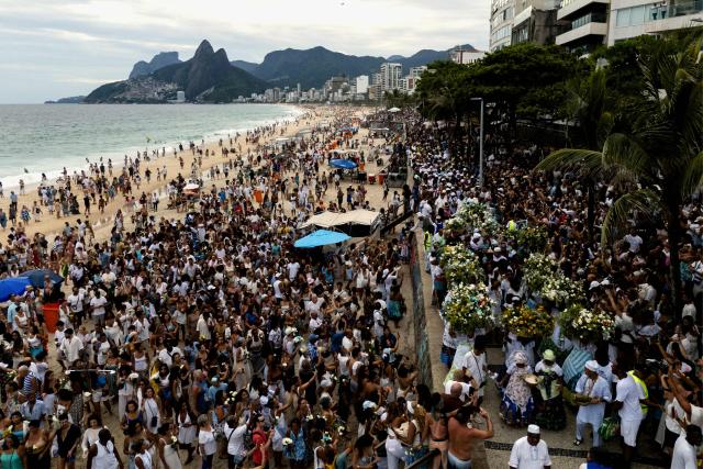 This aerial view shows worshippers taking part in the traditional ceremony of Iemanja, the Goddess of the Sea of the syncretic Afro-Brazilian religion Umbanda, at Arpoador Beach in Rio de Janeiro, Brazil, on February 2, 2026. (Photo by Ivan PISARENKO / AFP)