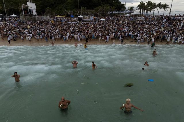 This aerial view shows worshippers taking part in the traditional ceremony of Iemanja, the Goddess of the Sea of the syncretic Afro-Brazilian religion Umbanda, at Arpoador Beach in Rio de Janeiro, Brazil, on February 2, 2026. (Photo by Ivan PISARENKO / AFP)